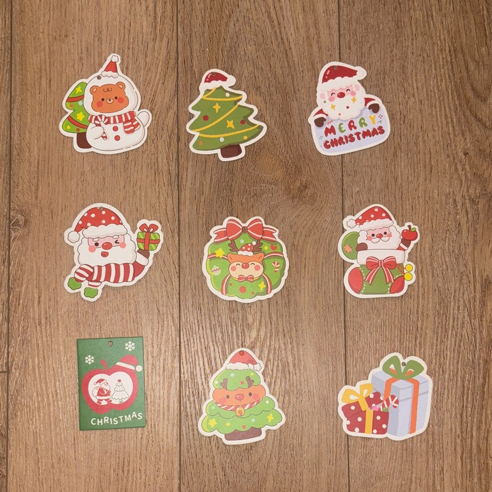 🎄🎁 Assorted Christmas-Themed Hanging Tags